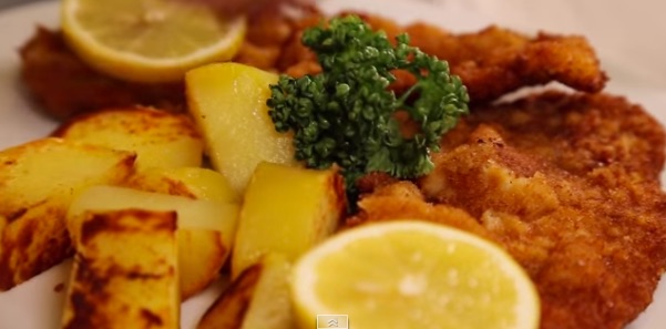 Wienerschnitzel beim Heurigen Reiss